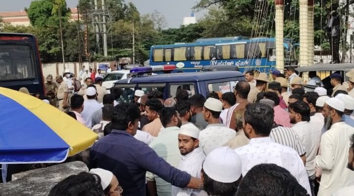 ಶ್ರೀರಂಗಪಟ್ಟಣದಲ್ಲಿ ಹನುಮ ಸಂಕೀರ್ತನಾ ಯಾತ್ರೆ ವೇಳೆ ಆರಾಧನಾ ಸ್ಥಳಗಳ ಕಾಯ್ದೆ 1991 ಅನ್ನು ಉಲ್ಲಂಘಿಸಿದ್ದನ್ನು ಖಂಡಿಸಿ ಮೈಸೂರಿನಲ್ಲಿ ಪ್ರತಿಭಟನೆ